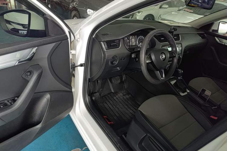 Used Skoda Octavia 2017 1.6L Automatic Chuanxing Edition Driver Seat