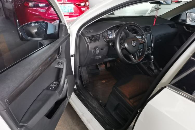 Used Skoda Octavia 2017 1.6L Automatic Smart Drive Edition Driver Seat