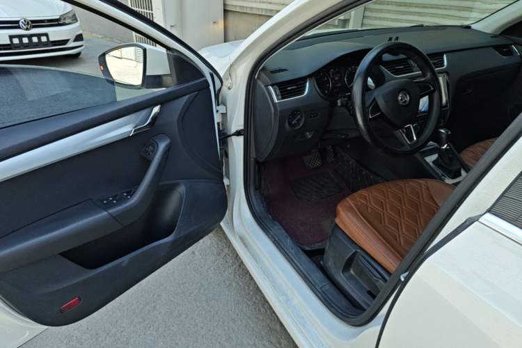 Used Skoda Octavia 2017 1.6L Automatic Chuanxing Edition Driver Seat