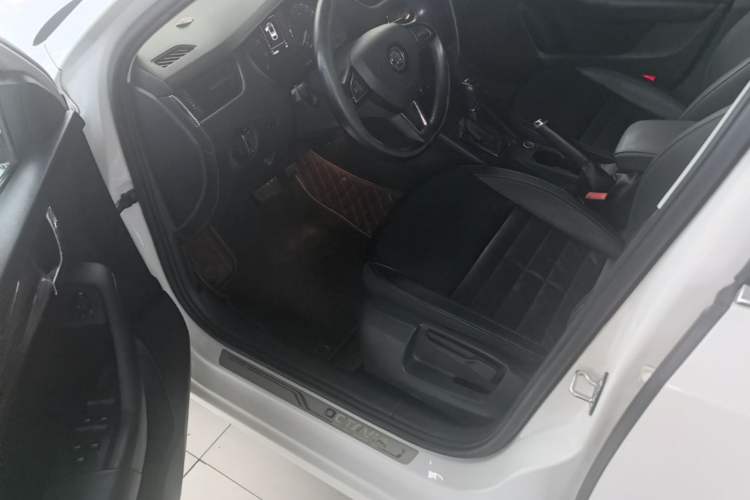 Used Skoda Octavia 2017 1.6L Automatic Smart Drive Edition Driver Seat