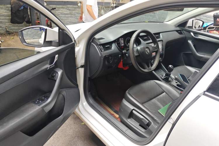 Used Skoda Octavia 2017 Classic Model 1.6L Automatic Standard Edition Driver Seat