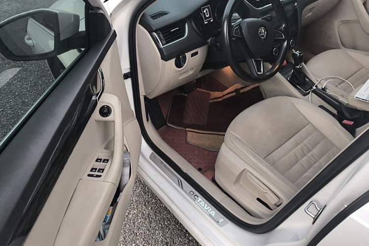 Used Skoda Octavia 2017 TSI280 DSG Smart Drive Edition Driver Seat