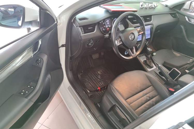 Used Skoda Octavia 2017 1.6L Automatic Smart Drive Edition Driver Seat