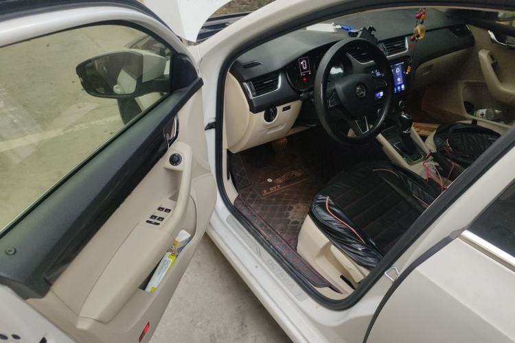 Used Skoda Octavia 2017 1.6L Automatic Smart Drive Edition Driver Seat