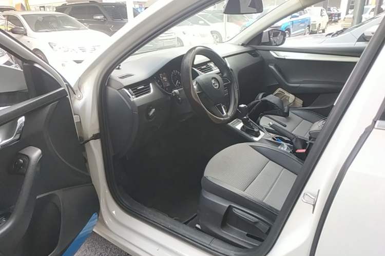 Used Skoda Octavia 2017 1.6L Automatic Chuanxing Edition Driver Seat