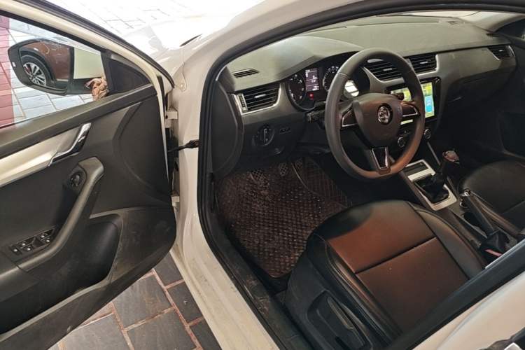 Used Skoda Octavia 2017 1.6L Manual Trend Edition Driver Seat
