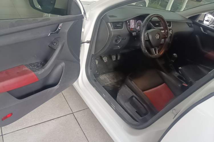 Used Skoda Octavia 2017 Classic Model 1.6L Manual Comfort Edition Driver Seat
