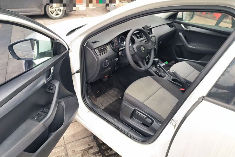 Used Skoda Octavia 2017 Classic Model 1.6L Automatic Standard Edition Driver Seat