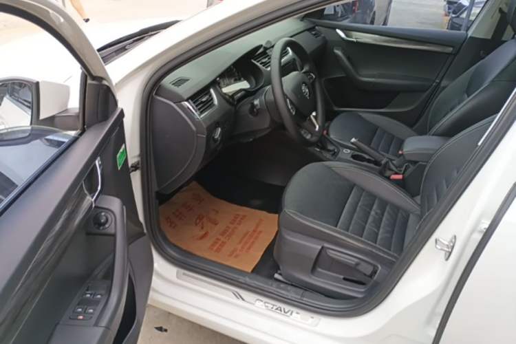 Used Skoda Octavia 2017 1.6L Automatic Smart Drive Edition Driver Seat