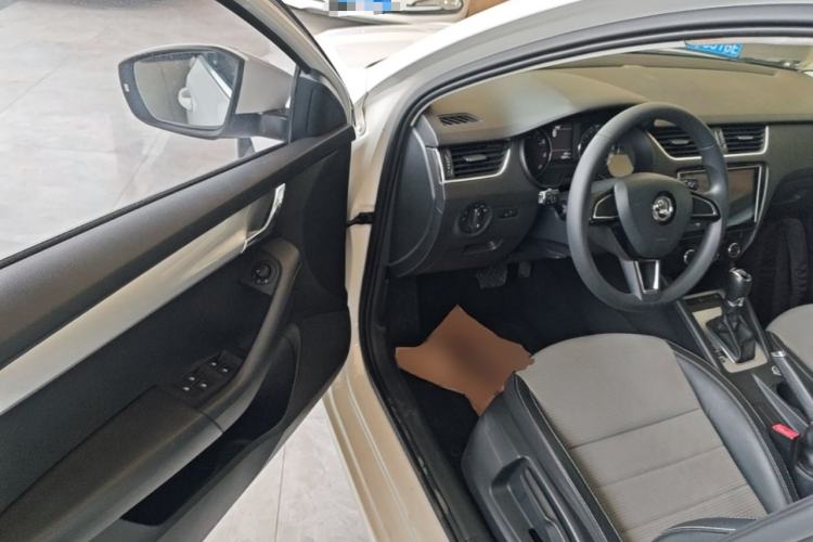 Used Skoda Octavia 2017 1.6L Automatic Chuanxing Edition Driver Seat