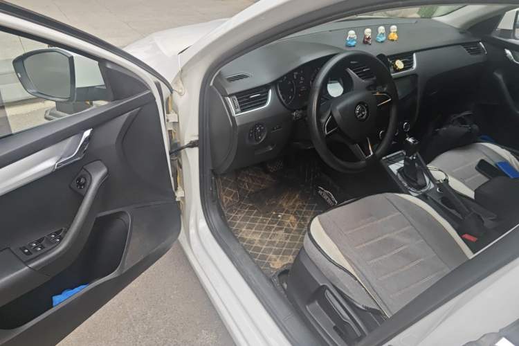 Used Skoda Octavia 2017 1.6L Automatic Chuanxing Edition Driver Seat