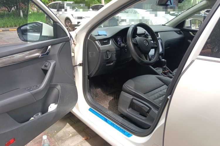 Used Skoda Octavia 2017 1.6L Automatic Smart Drive Edition Driver Seat