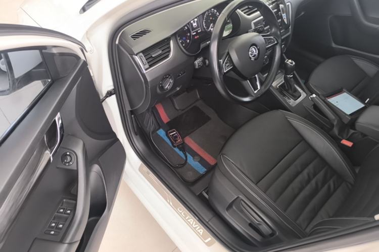 Used Skoda Octavia 2017 TSI280 DSG Smart Drive Edition Driver Seat