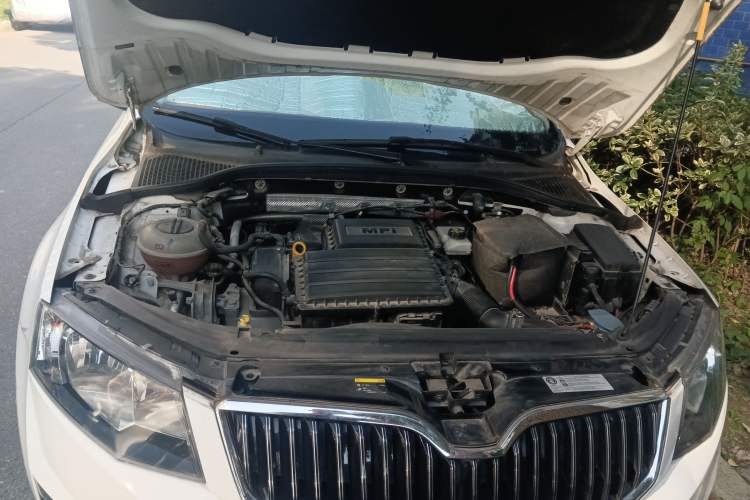 Used Skoda Octavia 2017 1.6L Manual Smart Drive Edition Engine Bay