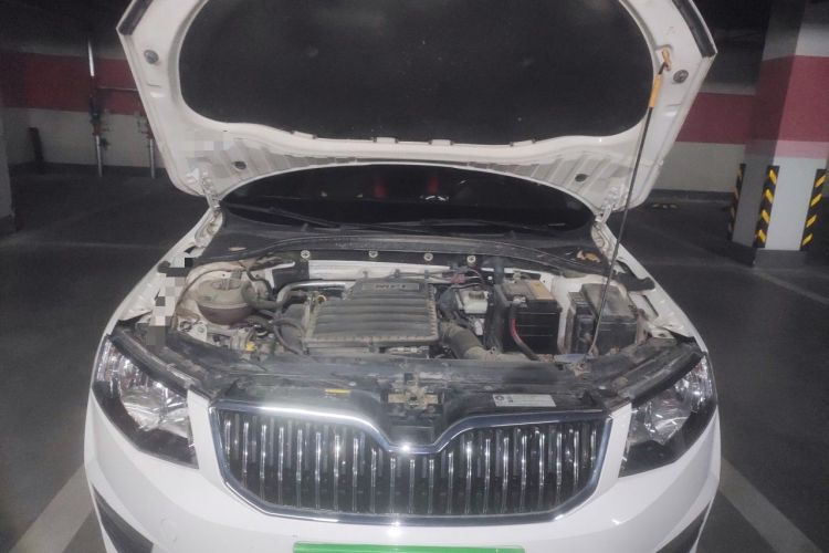 Used Skoda Octavia 2017 1.6L Automatic Smart Drive Edition Engine Bay