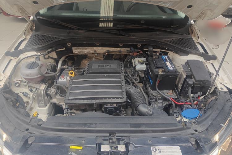 Used Skoda Octavia 2017 1.6L Automatic Front-Wheel Drive Model Engine Bay