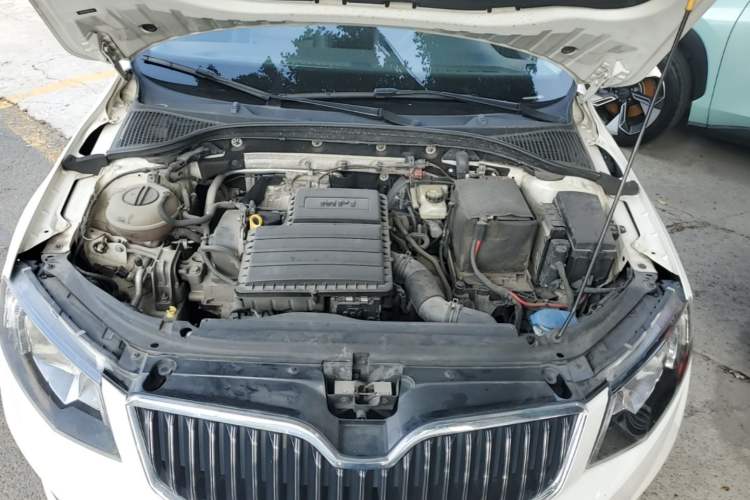 Used Skoda Octavia 2017 1.6L Automatic Chuanxing Edition Engine Bay