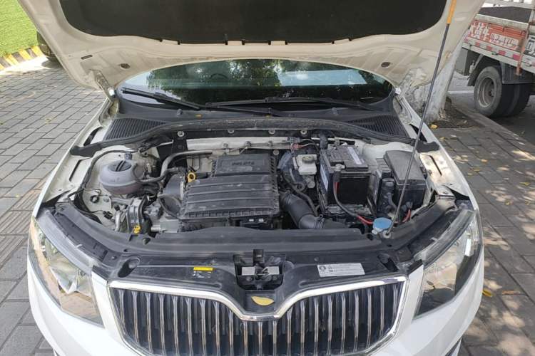Used Skoda Octavia 2017 Classic Model 1.6L Manual Comfort Edition Engine Bay