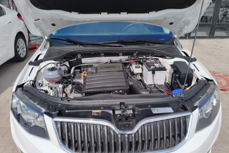 Used Skoda Octavia 2017 Classic Model 1.6L Manual Comfort Edition Engine Bay