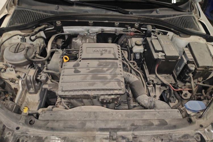 Used Skoda Octavia 2017 1.6L Automatic Front-Wheel Drive Model Engine Bay