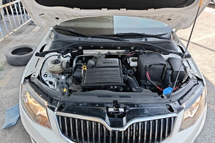 Used Skoda Octavia 2017 1.6L Automatic Smart Drive Edition Engine Bay
