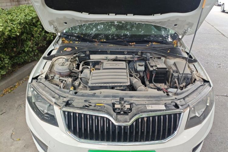 Used Skoda Octavia 2017 1.6L Manual Trend Edition Engine Bay