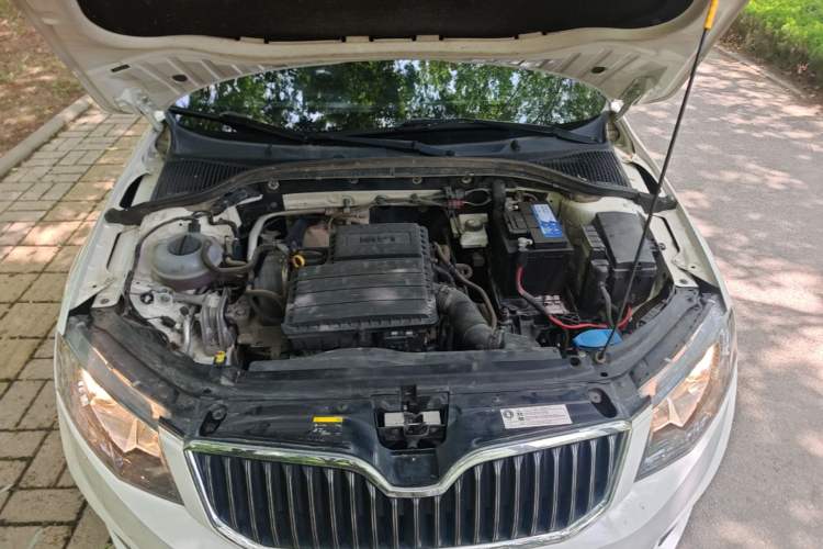 Used Skoda Octavia 2017 1.6L Manual Trend Edition Engine Bay