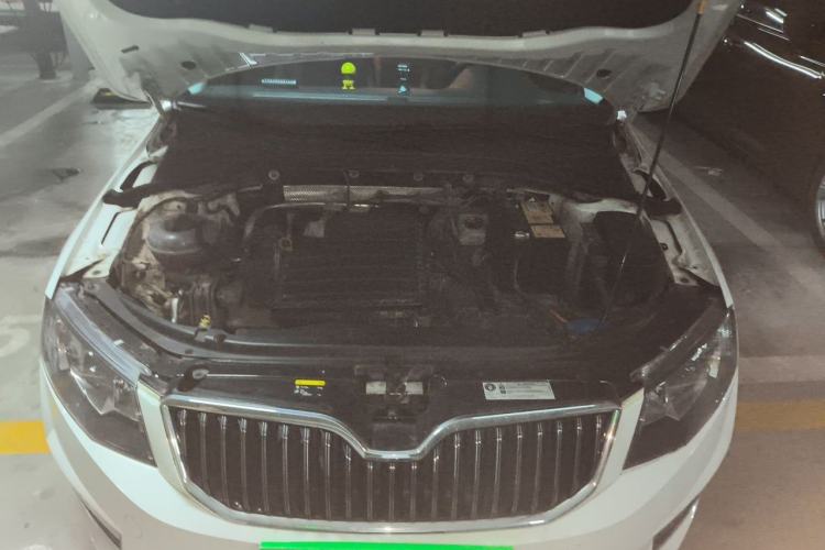 Used Skoda Octavia 2017 1.6L Automatic Chuanxing Edition Engine Bay