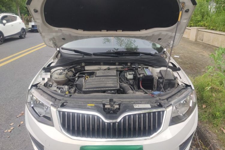 Used Skoda Octavia 2017 1.6L Automatic Chuanxing Edition Engine Bay