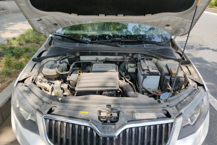Used Skoda Octavia 2017 1.6L Automatic Chuanxing Edition Engine Bay