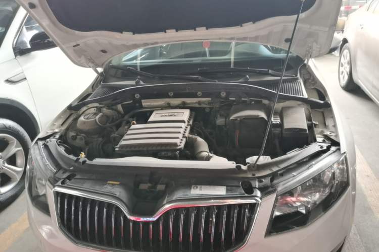 Used Skoda Octavia 2017 1.6L Automatic Smart Drive Edition Engine Bay