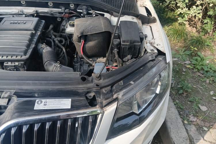 Used Skoda Octavia 2017 1.6L Manual Smart Drive Edition Engine Bay Left