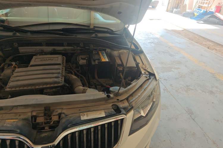 Used Skoda Octavia 2017 1.6L Automatic Smart Drive Edition Engine Bay Left