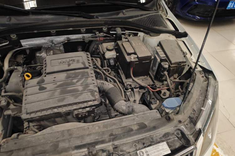 Used Skoda Octavia 2017 1.6L Automatic Front-Wheel Drive Model Engine Bay Left