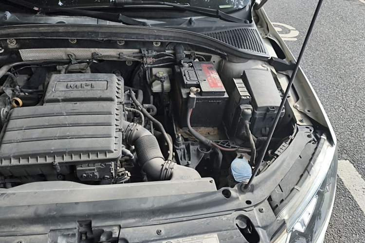 Used Skoda Octavia 2017 1.6L Automatic Smart Drive Edition Engine Bay Left