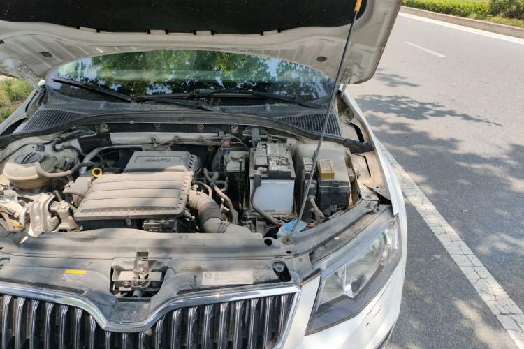 Used Skoda Octavia 2017 1.6L Automatic Chuanxing Edition Engine Bay Left
