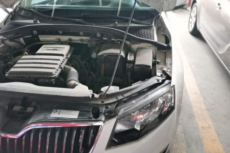 Used Skoda Octavia 2017 1.6L Automatic Smart Drive Edition Engine Bay Left