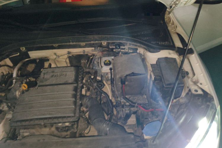 Used Skoda Octavia 2017 1.6L Automatic Chuanxing Edition Engine Bay Left