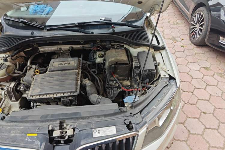 Used Skoda Octavia 2017 1.6L Automatic Chuanxing Edition Engine Bay Left