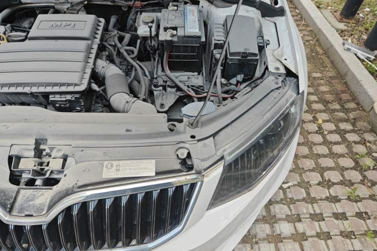 Used Skoda Octavia 2017 1.6L Automatic Smart Drive Edition Engine Bay Left