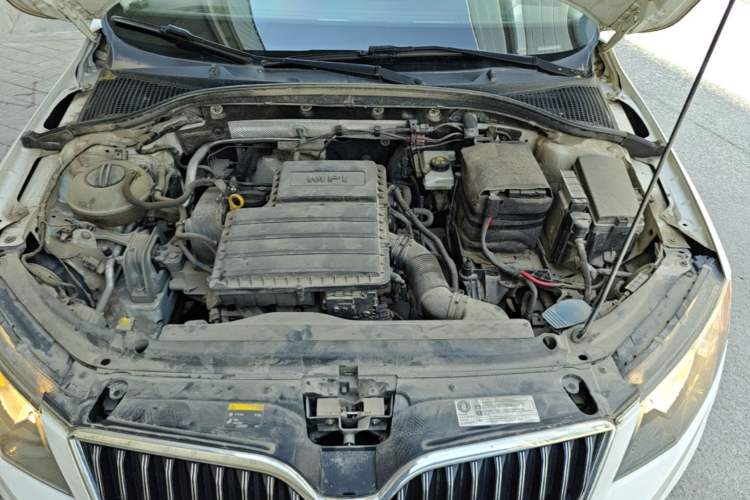 Used Skoda Octavia 2017 1.6L Automatic Chuanxing Edition Engine Bay