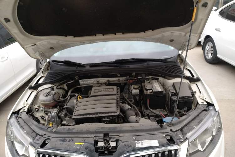 Used Skoda Octavia 2017 1.6L Automatic Smart Drive Edition Engine Bay