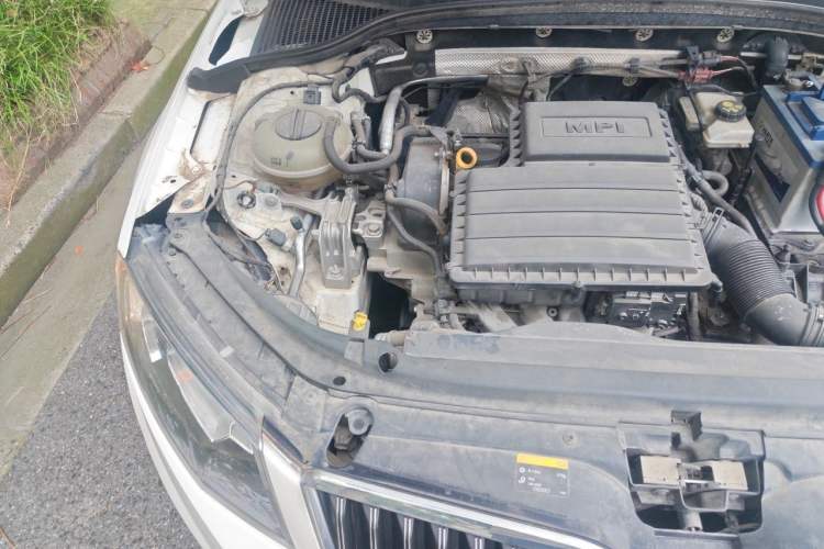Used Skoda Octavia 2017 1.6L Automatic Smart Drive Edition Engine Bay Right