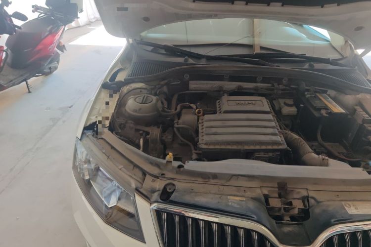 Used Skoda Octavia 2017 1.6L Automatic Smart Drive Edition Engine Bay Right