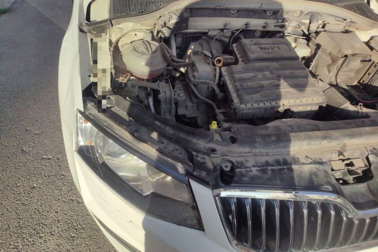 Used Skoda Octavia 2017 1.6L Automatic Smart Drive Edition Engine Bay Right
