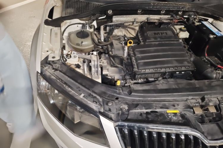 Used Skoda Octavia 2017 1.6L Automatic Chuanxing Edition Engine Bay Right