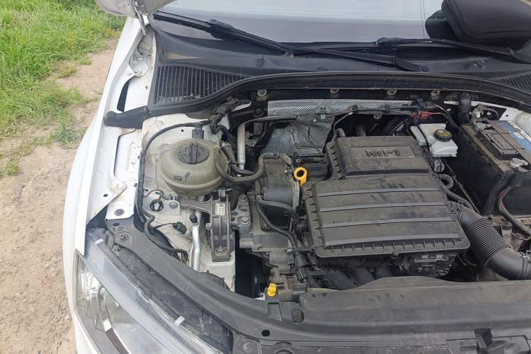 Used Skoda Octavia 2017 1.6L Manual Smart Drive Edition Engine Bay Right