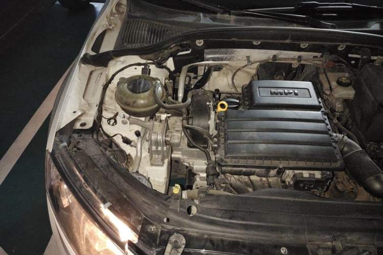 Used Skoda Octavia 2017 1.6L Manual Smart Drive Edition Engine Bay Right