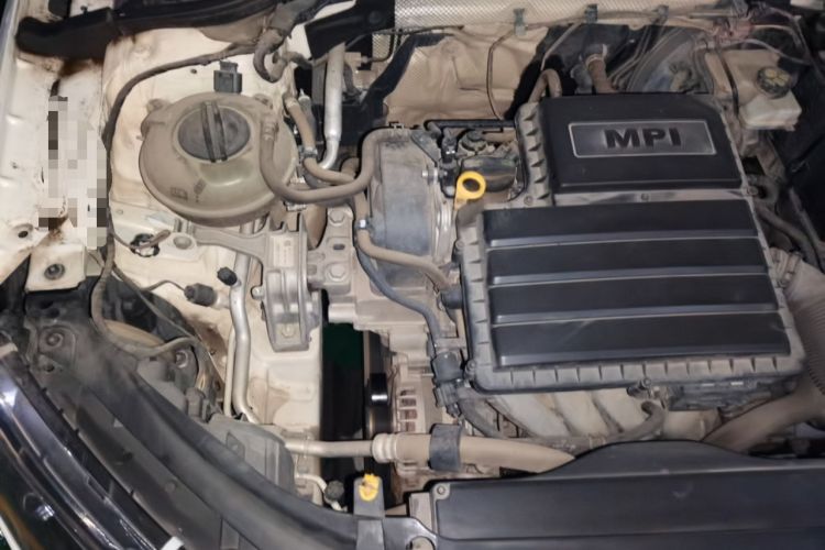 Used Skoda Octavia 2017 1.6L Automatic Chuanxing Edition Engine Bay Right