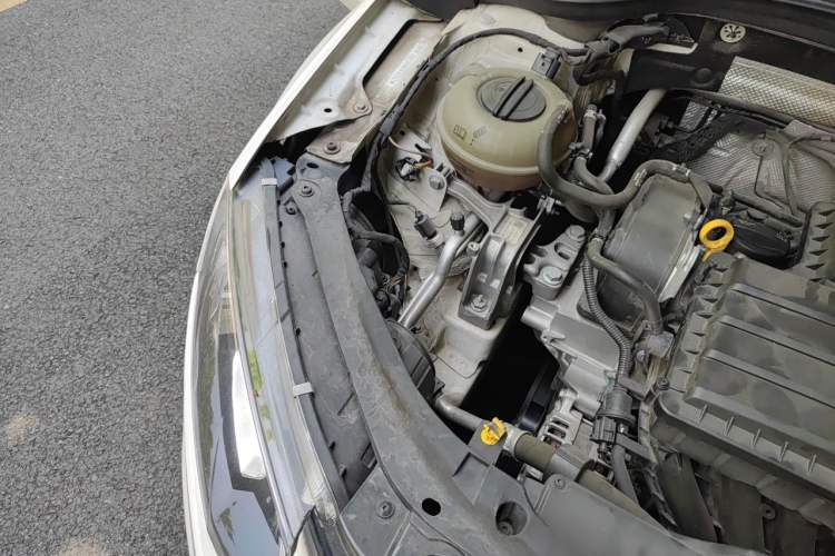 Used Skoda Octavia 2017 1.6L Automatic Smart Drive Edition Engine Bay Right